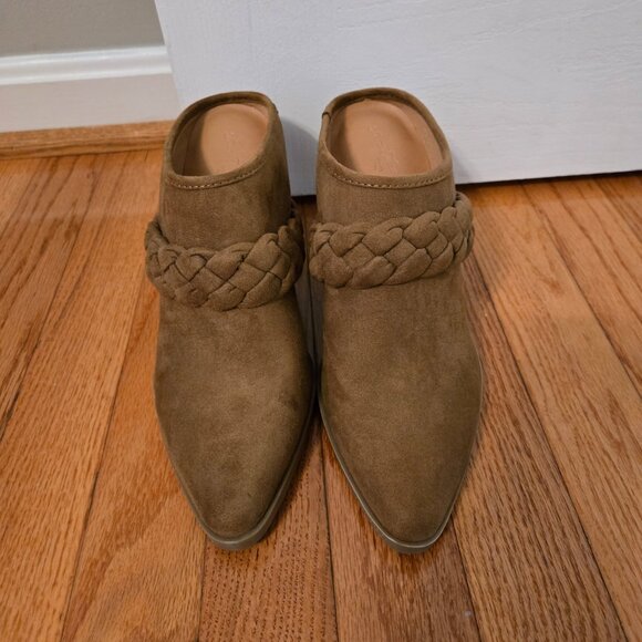 Womens Universal Thread Size 7.5M Tan Heeled Mule open back shoes - Picture 2 of 9